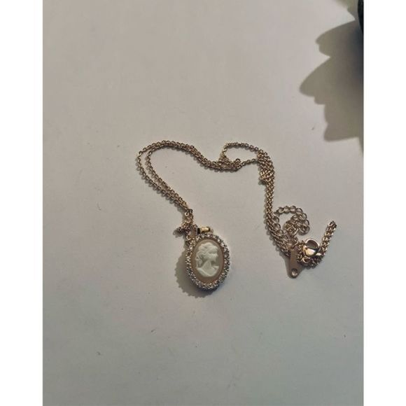 PRETTY VICTORIAN PORTRAIT GOTH STYLE PINK AND GOLD NECKLACE - Picture 1 of 6